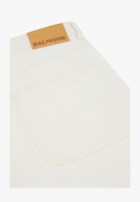 Unausgewählt, white