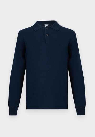 Polo en maille bleu marine à manches longues avec col et deux boutons sur la patte de boutonnage.