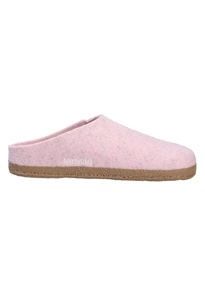 Weiche rosa Clogs mit brauner Korksohle, geschlossene Zehenpartie und "Birkenstock"-Logo an der Seite.