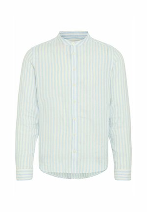 Stribet lyseblå og hvid skjorte med lange ærmer og båndkrave, med knaplukning foran og afrundet kant. Lavet af letvægtsstof.