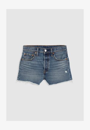 Denim shorts in vervaagd blauw. Beschikt over vier zakken, een rafelig zoom en koperen klinknagels. Soepele textuur met subtiele versleten details.