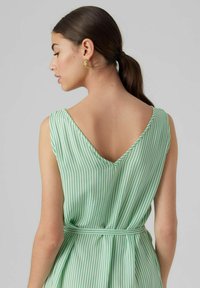 Manga Corta Curva Top Básico Para Mujer VERO MODA CURVE - Corte Ga Wvn Noos Top Tejido Suave