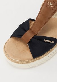 TOM TAILOR Bokapántos szandálok - navy