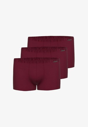 Kolme paria viininpunaisia raidallisia miesten boxereita, joissa on joustava vyötärönauha ja muotoiltu pussi. Sileä rakenne.