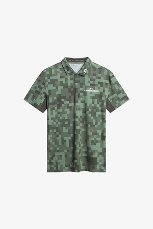 Polo à manches courtes camouflage pixelisé vert et gris foncé avec logo J.Lindeberg sur la poitrine et col à boutons.