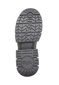 Semelle de chaussure en caoutchouc noir avec une sculpture profonde, un logo circulaire central portant "Buffalo" et un motif texturé pour l'adhérence et la traction.