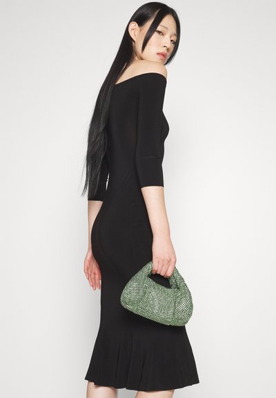 Norma Kamali OFF SHOULDER FISHTAIL DRESS TO MIDCALF - Sukienka koktajlowa