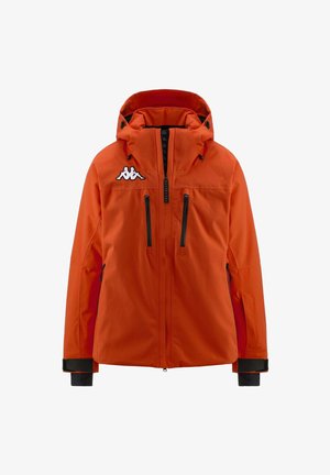 Giacca impermeabile arancione con zip frontale, cappuccio regolabile, zip nere e logo Kappa. Caratterizzata da polsini neri e tasche laterali.