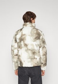 Calvin Klein CRINKLE JACKET - Zimní bunda - camo