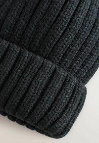Unausgewählt, black