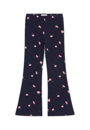 Pantalon enfant bleu marine avec imprimé de marguerites roses, taille élastique et jambes légèrement évasées.