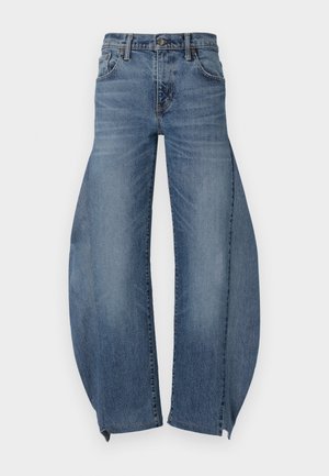 Jeans de mezclilla con un tono azul claro, que presentan un diseño suelto y acampanado, y estilo de cinco bolsillos. Las patas tienen un corte ancho único en el dobladillo.