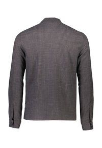 Långärmad skjorta i ett mörkgrått hundtandsmönster. Har en krage, knappade manschetter och rak skärning för en skräddarsydd passform.