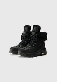 UGG ADIRONDACK - Botas para la nieve - black