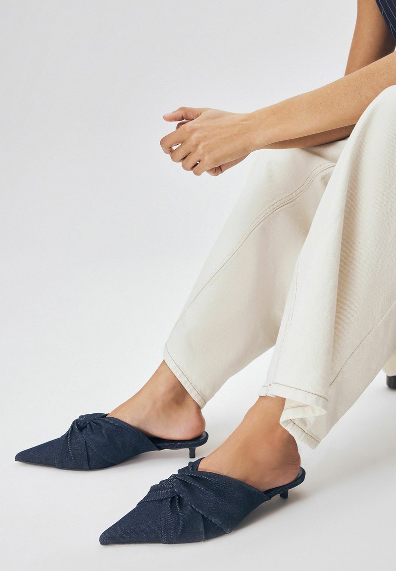 Next FOREVER COMFORT POINT TOE KNOT- REGULAR FIT - Tagant lahtised kingad - denim