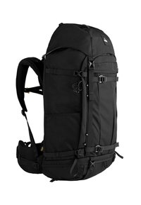 Zwarte rugzak van duurzaam materiaal, met een afgeronde bovenkant, meerdere banden en verstelbare zijgespen. Heeft netvormige padding op de schouderbanden.