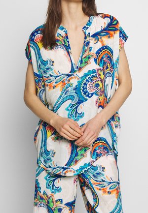Emily van den Bergh, Blouse - off-white