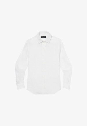 Witte blouse met lange mouwen, knoopsluiting, puntige kraag en zichtbare label aan de binnenkant van de hals op een effen witte achtergrond.