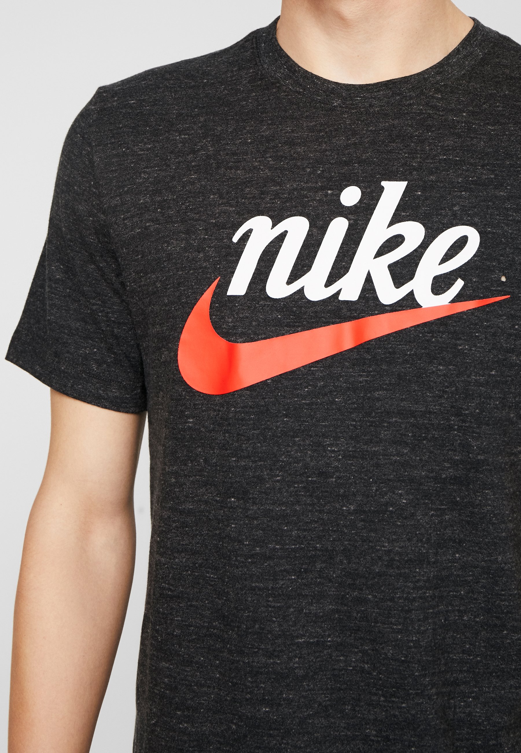 nike heritage t shirt black