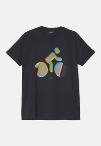 Czarna bawełniana koszulka z krótkim rękawem, z kolorową grafiką przedstawiającą rowerzystę w odważnych kształtach. Posiada okrągły dekolt i luźny krój.