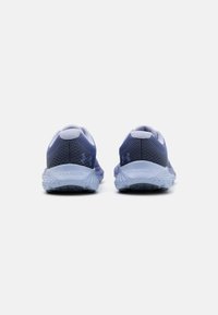Under Armour CHARGED  - Cestná bežecká obuv - starlight/downpour gray/white