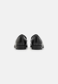 Geox CLORIDIE - Scarpe senza lacci - black