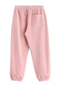 Vaatekappaleet: vaaleanpunaiset fleece-housut, joissa on elastinen vyötärö ja hihansuut. Housuissa on yksi takatasku ja ne ovat pehmeän tuntuiset.