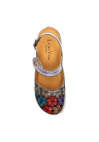 Sandalettes pour femmes à motif floral avec une tige métallique argentée, une sangle ajustable et une semelle rembourrée. Avec des fleurs colorées en rouge, bleu et violet.