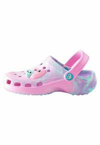 Rosa durchsichtige Clogs mit herzförmigen Verzierungen, verstellbarem Fersenriemen, Belüftungslöchern und einem marmorierten Sohlenmuster in Pastellfarben.