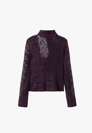 Blusa de encaje en púrpura oscuro con mangas largas y un cuello alto. Presenta intrincados patrones de paisley y un dobladillo ligeramente cropped.