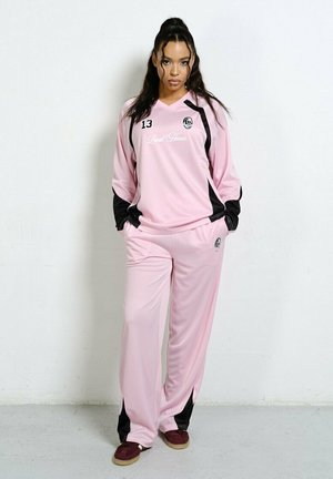 - Bluzka z długim rękawem