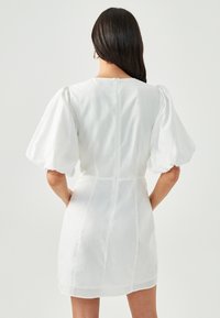 BWLDR RONI - Kotelomekko - white