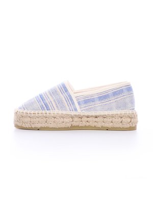 Espadrilles de lien de cañamo azul y blanco con suela de yute y fondo de goma beige; diseño de perfil bajo, tipo slip-on.