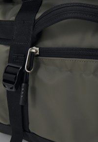 The North Face BASE CAMP DUFFEL - XS - Bolsa de viaje - new taupe green/black