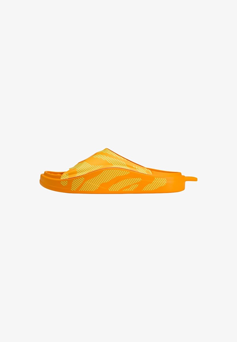 adidas by Stella McCartney Chanclas de baño - crew orange crew orange signal green