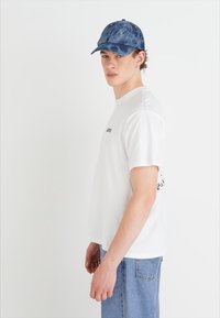 Levi's® VINTAGE FIT GRAPHIC - Marškinėliai su spaudiniu - bi eagle white