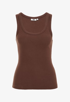 Bruine geribbelde tanktop met een ronde hals, brede schouderbanden en een getailleerde pasvorm, gemaakt van zachte rekbare stof.