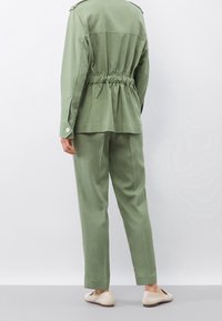 IVY OAK Giacca leggera - green