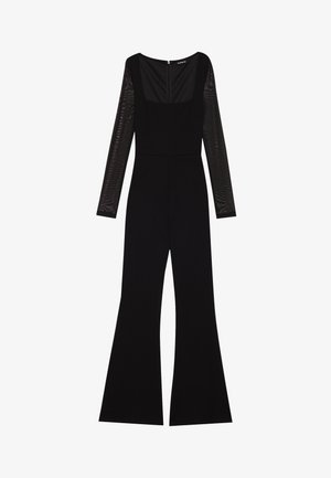 Combinaison noire avec un bustier ajusté et un pantalon à jambes larges. Caractéristiques des manches longues transparentes et un décolleté carré. Texture lisse et fermeture éclair au dos.