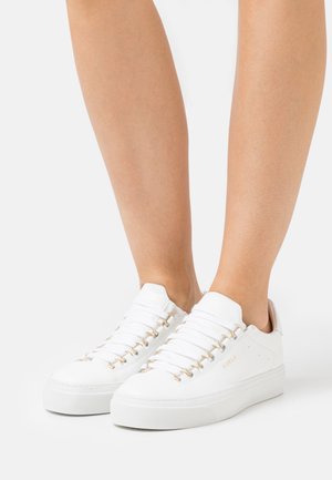 HIKAIA LACE UP - Sneaker low - talco