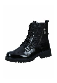 Bottines noires avec une finition brillante en verni, présentant un design à lacets, une fermeture éclair sur le côté et des détails texturés sur le dessus. Semelle en caoutchouc.