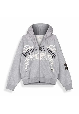 Hellgrauer Kapuzenpullover mit Reißverschluss, großen schwarz-weißen Grafiken, Text "Infns Grimey" sowie dekorativen Flammen- und Vogeldesigns auf Vorderseite und Ärmel.
