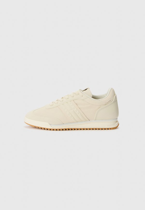 LOW PROFILE - Trainers - newsprint