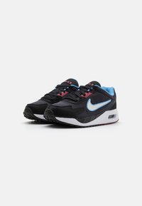 Nike Sportswear AIR MAX SOLO - Tenisice - black/white/university blue/team red