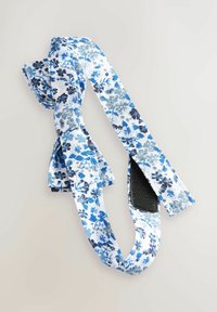 Nepasirinkta, blue floral print