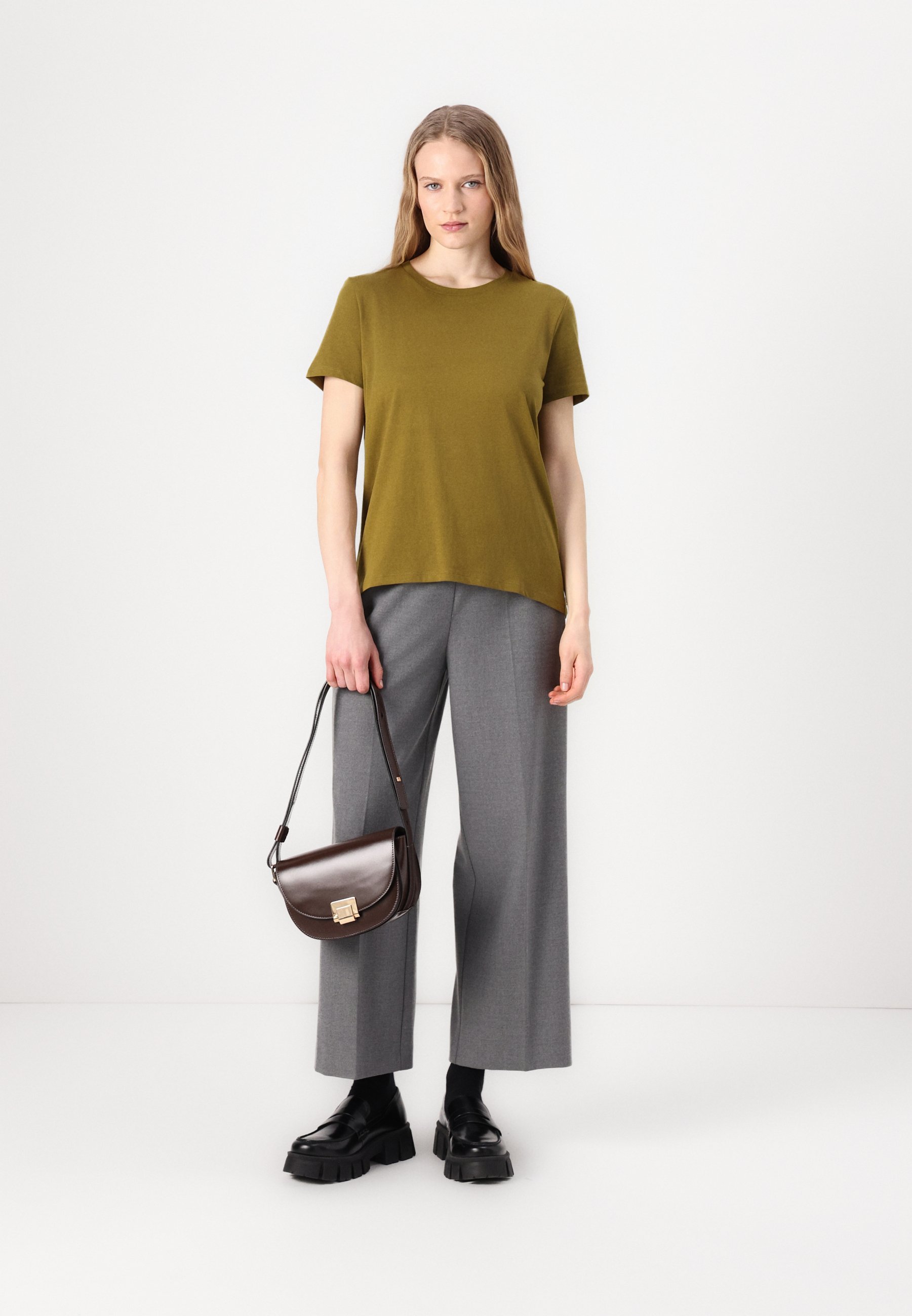 売れ筋商品|||トム テイラー デニム Tシャツ レディース トップス LOOSE WITH HIGH LOW - Basic T-shirt - warm moss green TOM TAILOR DENIM LOOSE WITH HIGH LOW - T-Shirt basic - warm