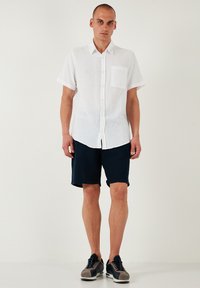Buratti REGULAR FIT - Rövidnadrágok - dark blue