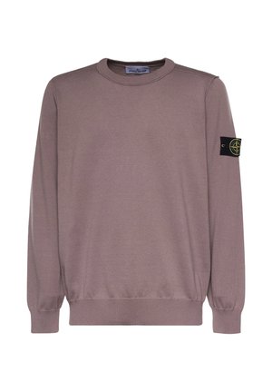 Jersey de manga larga color malva con cuello redondo, puños y bajo acanalados, con un parche negro del logo de Stone Island en la parte superior izquierda de la manga.