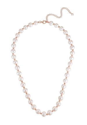 Perlenkette mit runden weißen Perlen, die mit kleinen roségoldenen Perlen versehen sind, ausgestattet mit einem Karabinerverschluss und einer verstellbaren Kette.