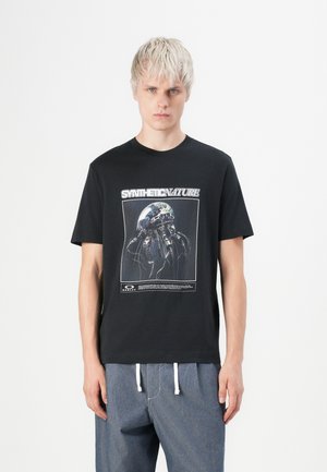 FUTURESCAPE JELLYFISH TEE - Triko s potiskem - blackout